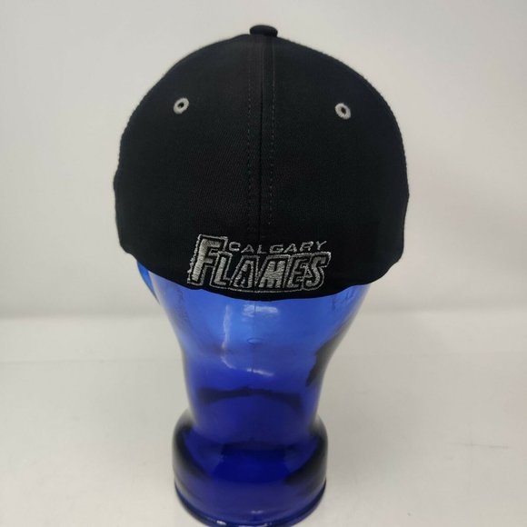 NHL Calgary Flames Size M-L Black Hat Cap Baseball Fitted 47 - Picture 4 of 9